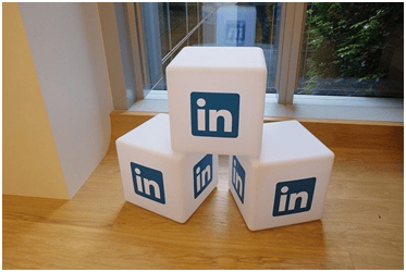 how to block someone on LinkedIn
