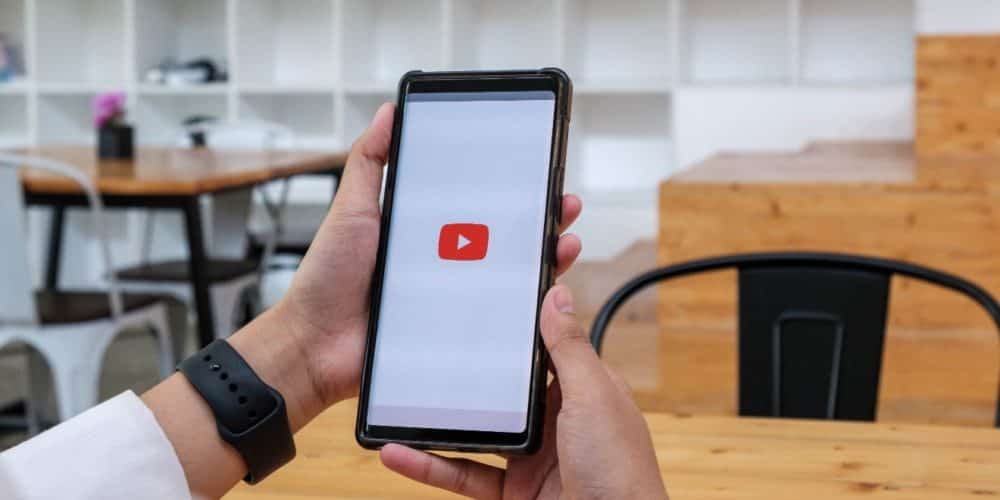 Come guardare i video vietati ai minori su YouTube